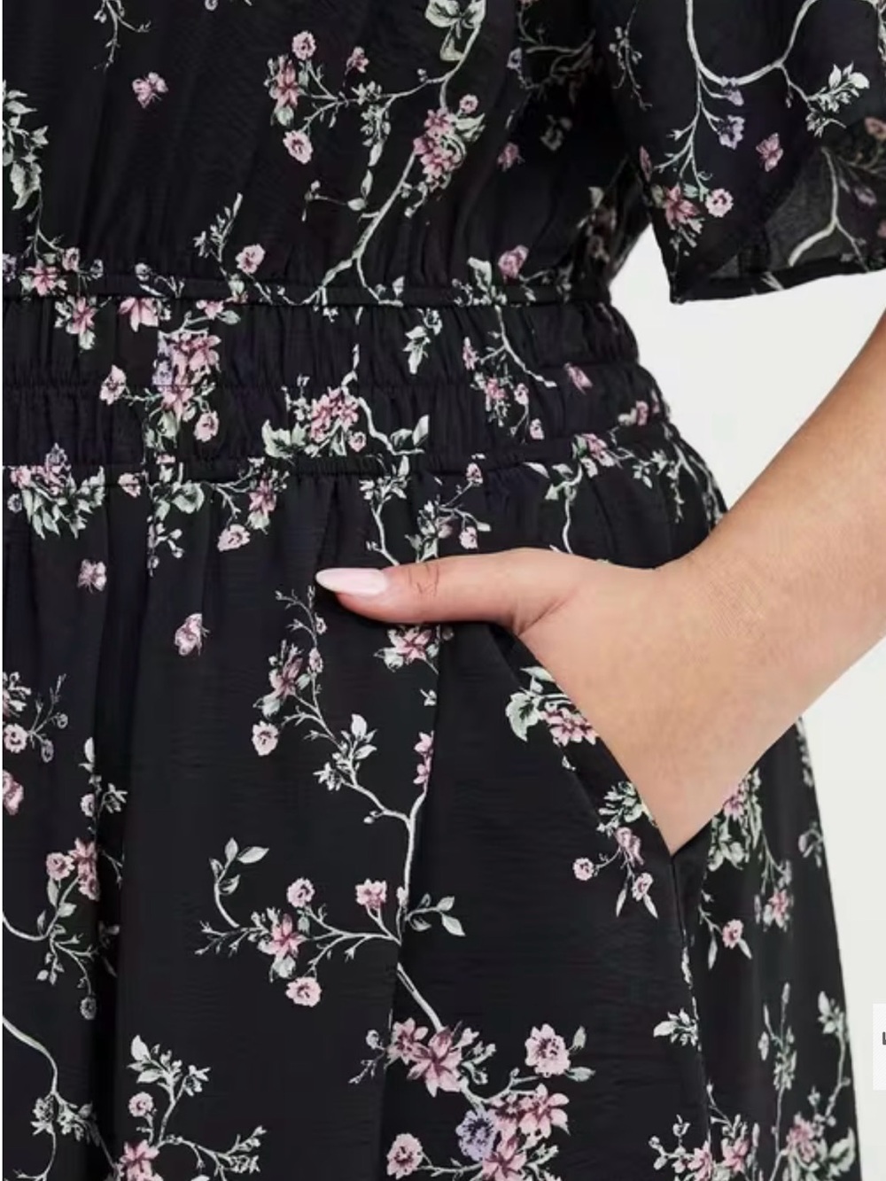 Torrid v-neck tiered maxi Black Floral Dress - Plus Size 2x - Picture 3 of 5